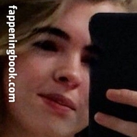 Benee Nude
