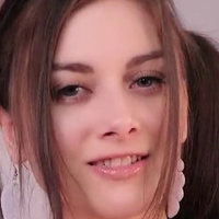 Ellie Idol Nude