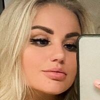Juliamarkhams Nude